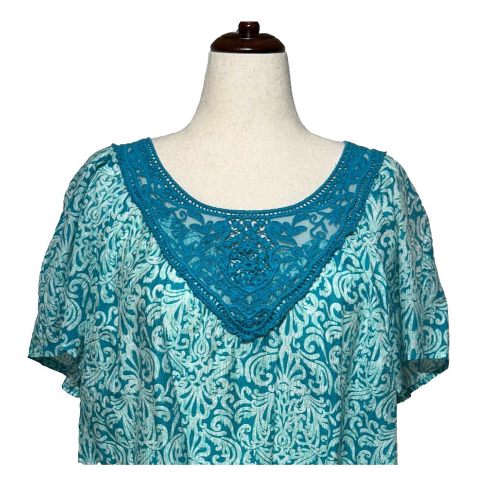 Essentials Top 2X Blue‎ Floral Crochet Lace Overlay Neckline Short Sleeve Beachy